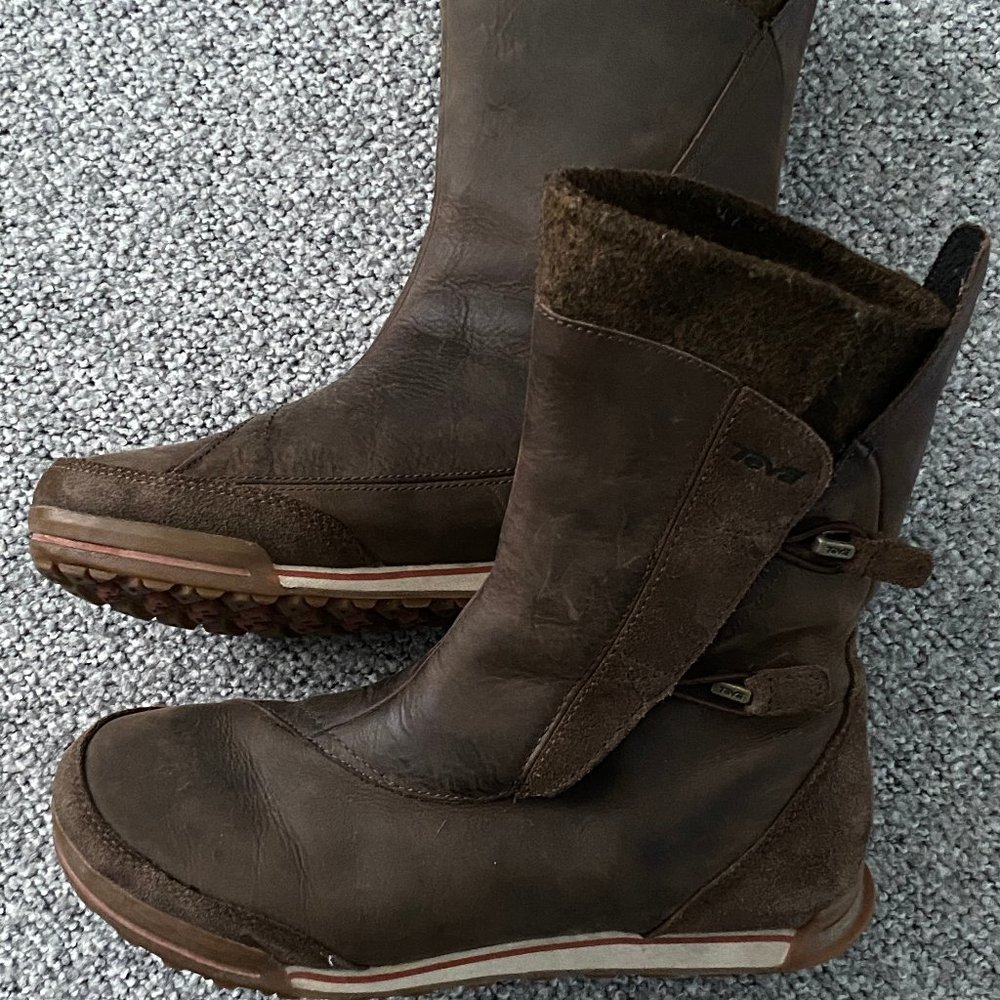 Teva waterproof leather boots, size 8.5